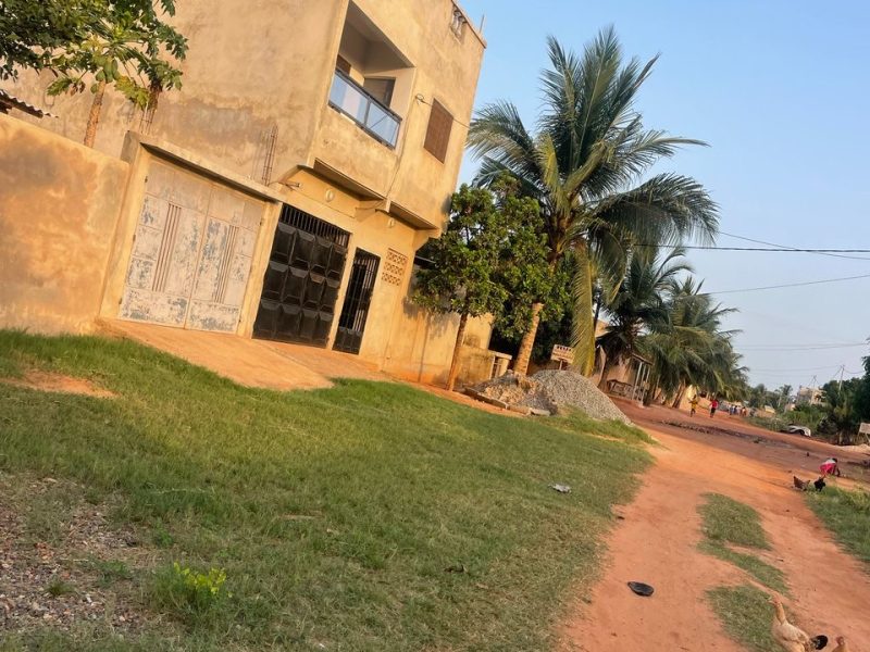 À vendre (SEGBE AKATO)