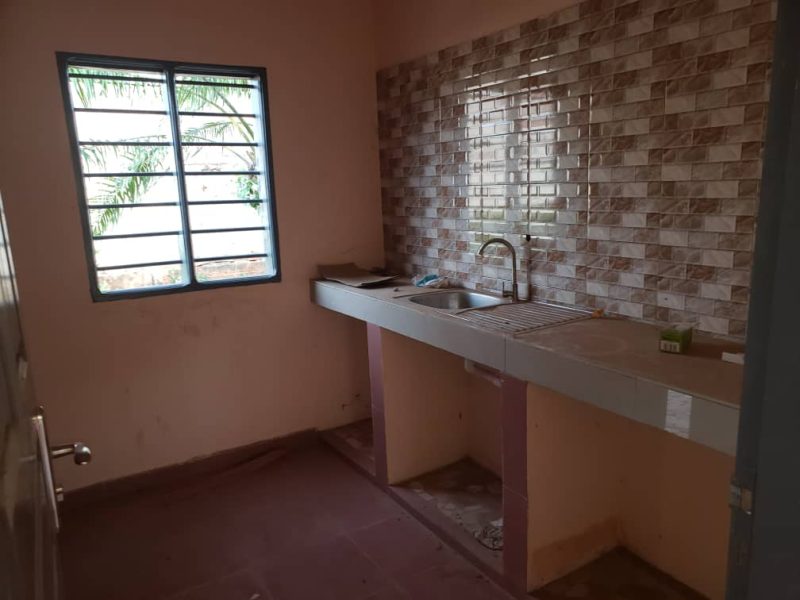 CHAMBRE SALON WC DOUCHE INTERNE CUISINE
