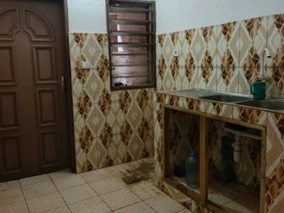 UNE VILLA COUR UNIQUE DE 3 CHAMBRES SALON CLIMÉ WCD CUISINE INTERNE